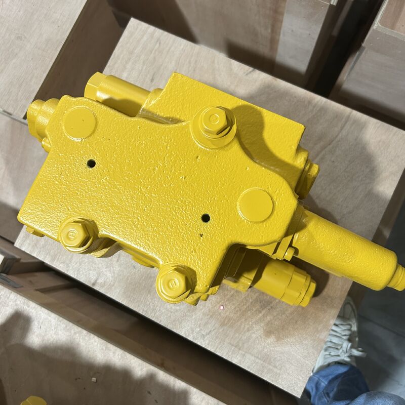 Bulldozer Komatsu D60P-12 D65P-12 D65E-12 Control Valve Main Control Valve  Distributor Valve 723-62-11102 723-62-11103 723-62-11100