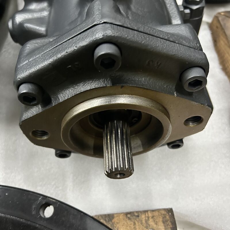 Komatsu Skid Steer Loader SK1026-5 SK1020-5 SK714-5 Hydraulic Pump Piston Pump Main Pressure Pump 720-2T-00033 720-2T-00070