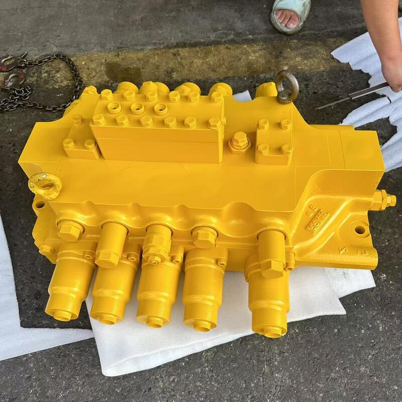 main control valve on Komatsu PC800-8 PC850-8 excavators are 709-15-95500