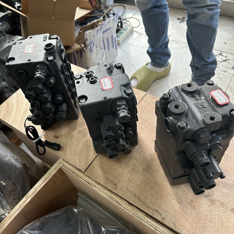 D31 D39 D51 Komatsu Bulldozers Hydraulic Control Valve Assemblies 723-12-12201 723-15-13200 723-14-14300